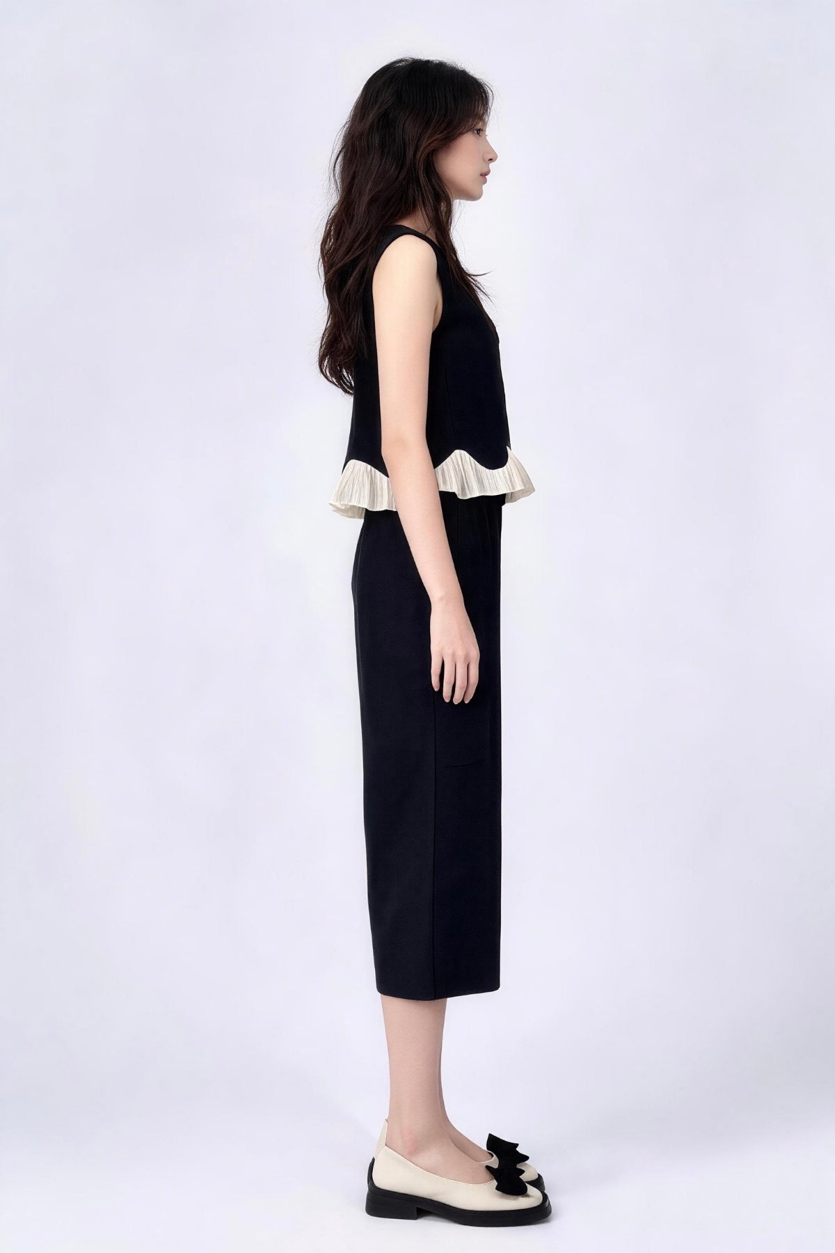 Fleur Scalloped Bow Sleeveless Top