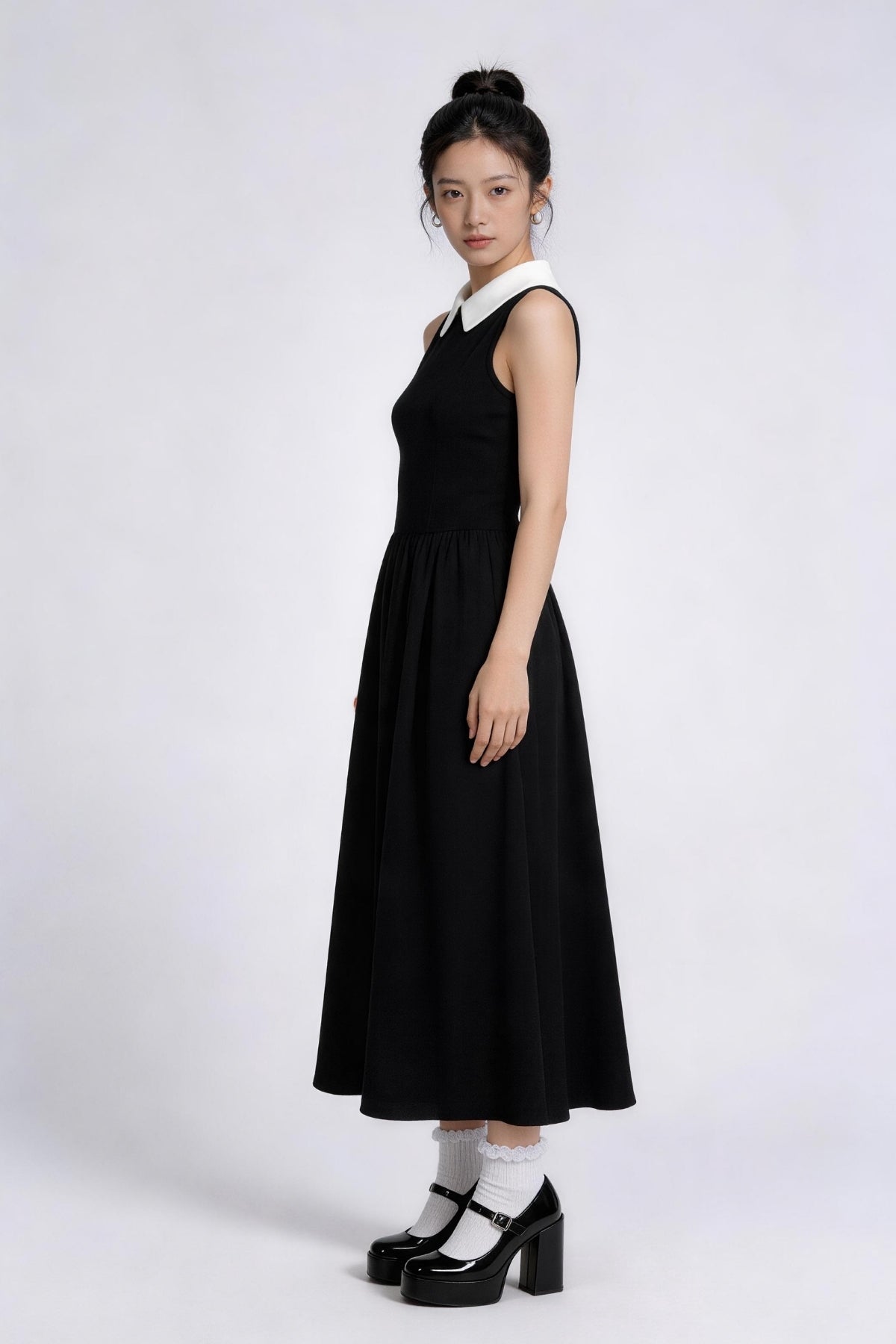 Ilaria Contrast Collar Halter Maxi Dress